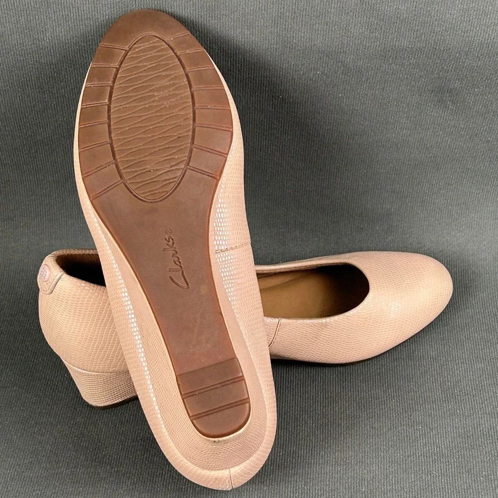 Clarks‎ Artisan Women 6.5 Blush Pink Snake Print Leather Wedge Pumps 20701